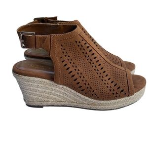 LIZ CLAIBORNE NWOT REFINED COMFORT RUST BROWN COLOR OPEN TOE WEDGES SIZE 7